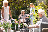 Consejos para usted o para un familiar sobre mudarse a una comunidad de cuidado continuo para jubilados.