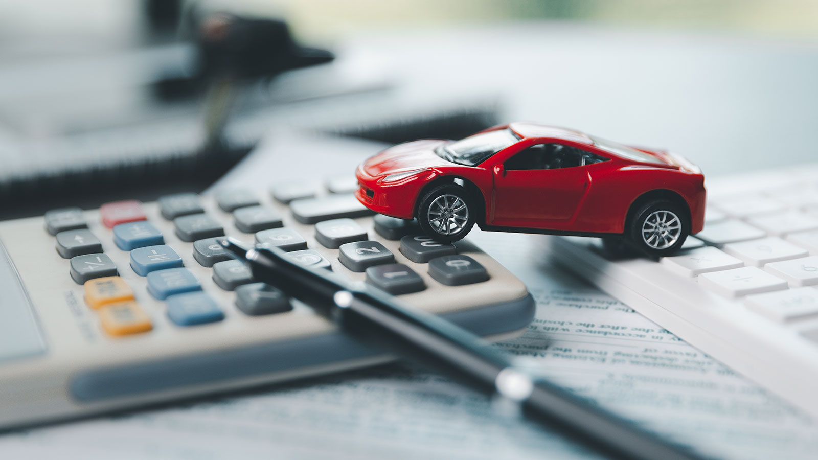 La mayoría de las compañías de seguros renuevan su seguro de auto cada seis meses. Es un buen momento para revisar su póliza y asegurarse de que tiene las coberturas que necesita al mejor precio.