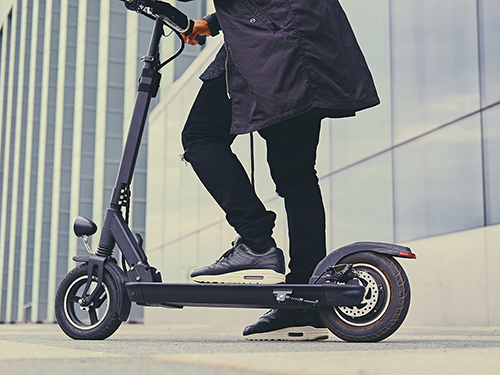 El alquiler de scooter eléctricos es muy popular en las grandes ciudades de Texas y cerca de los campus universitarios. Si ha estado usando uno o quiere intentarlo, esto es lo que necesita saber sobre el uso de un scooter y el seguro.